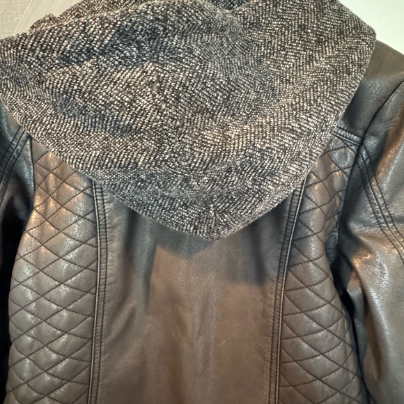 Mo-Ka Women's Black Leather Jacket with Gray Hood - Picture 7 of 7